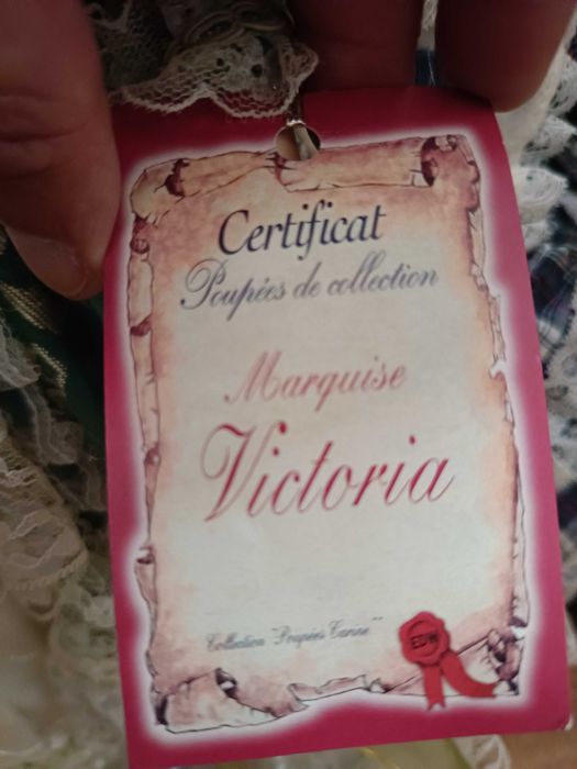 Vendo boneca Victoria de porcelana em excelente estado