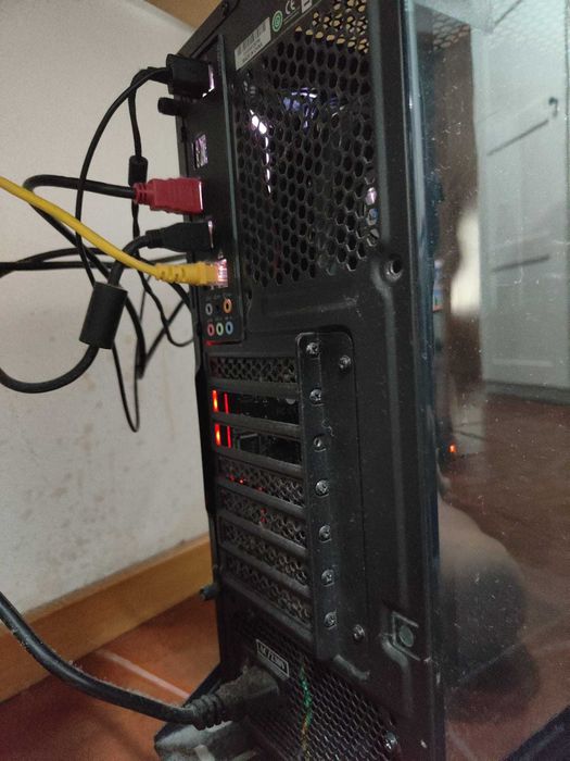 PC i9-9900K + 32GB RAM + 762GB SSD + Monitor Dell Touch 10 pontos