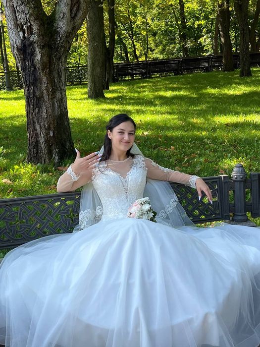 Продам весільну сукню