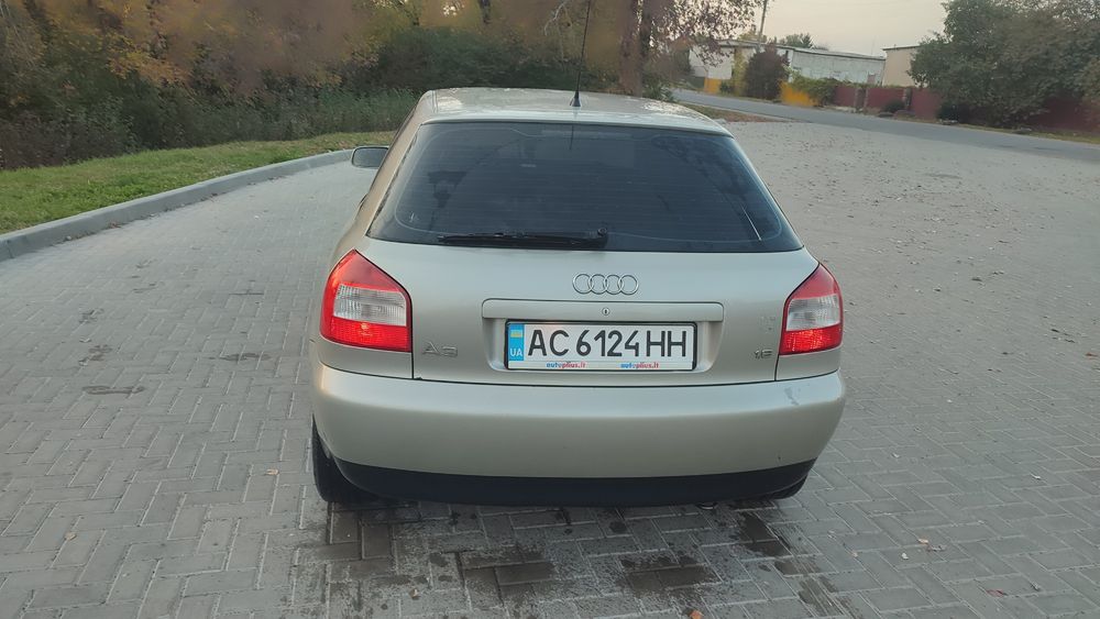 Продам гарний автомобіль легковий автомобіль