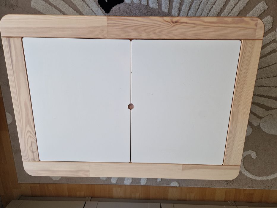 Stolik dziecięcy plus krzesła