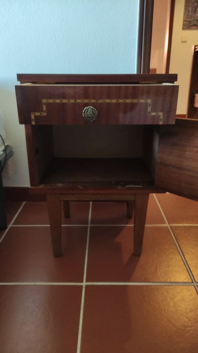 Mesas de Cabeceira Vintage Anos 80 – Elegância Retro