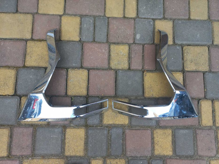 Хром-накладки на задние фонари Toyota LC Prado-150 2018-