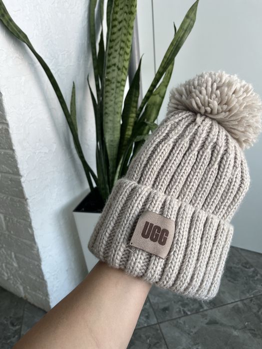 Стильна шапка ugg