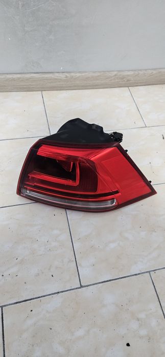 стоп ліхтар фонар правий на vw golf 7
