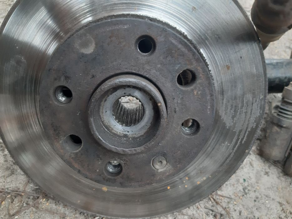 Продам стойку на ланос в сборе ,правая .