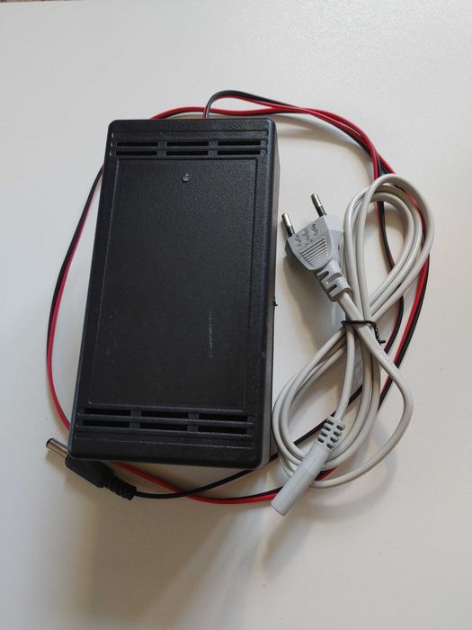 Упс для роутера, модема, камер та іншого 12V 36Вт. З акумуляторами 18650..