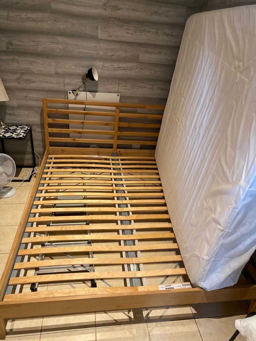 Cama casal IKEA com estrado