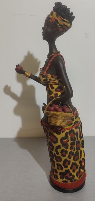 Handcrafted African Statue64752021098371121