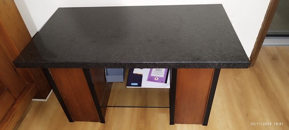 Mesa de centro  em excelente estado.