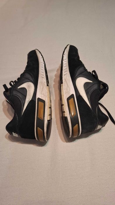 Buty sportowe do turystyki marki Nike