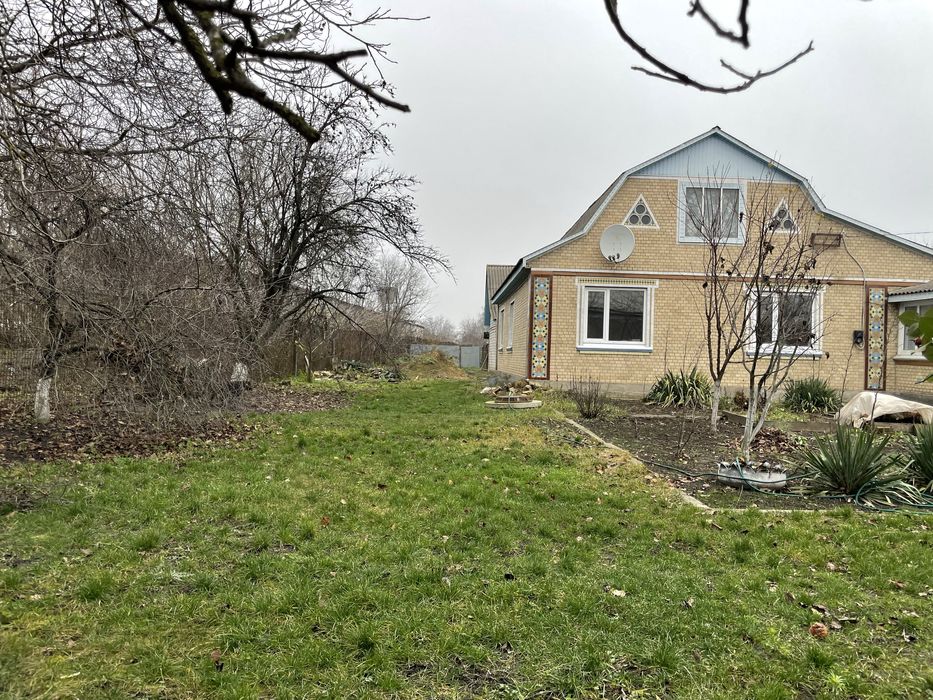 Продам великий житловий будинок