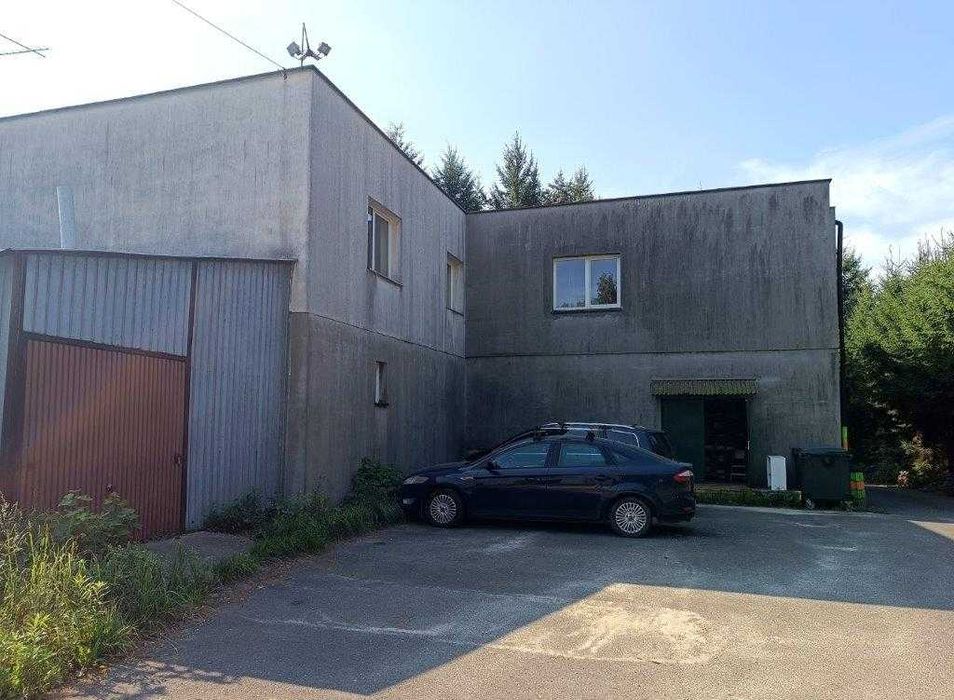 Obiekt biurowo-magazynowy przy węźle autostradowym na sprzedaż