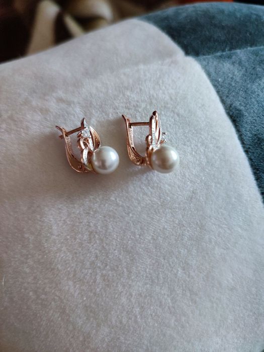 Сережки из медицинского золота