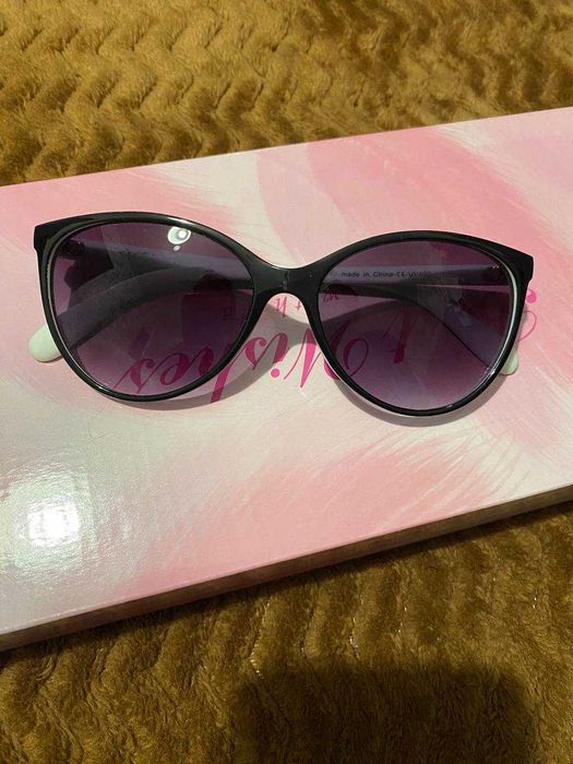 Окуляри сонцезахисні "кішечки" іміджеві чорно-білі базові від сонця