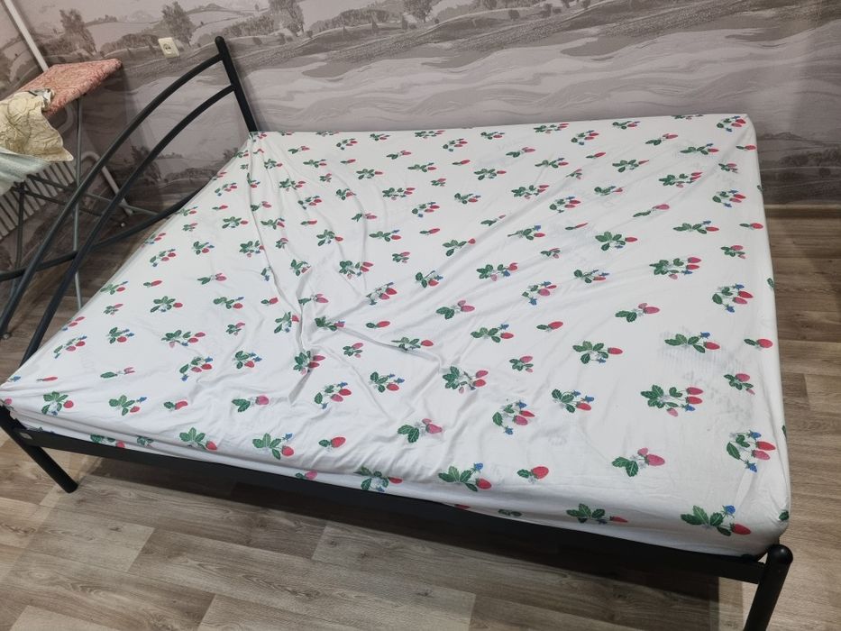 Продам ліжко з матрацом