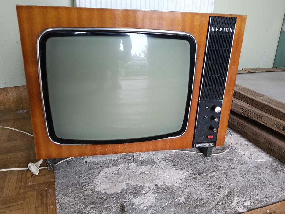 Stary telewizor Naptun