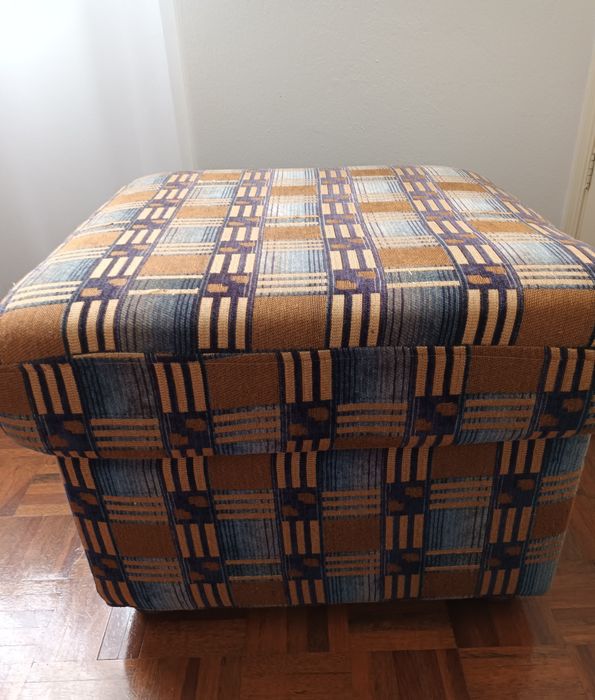 Puf quadrado em tecido