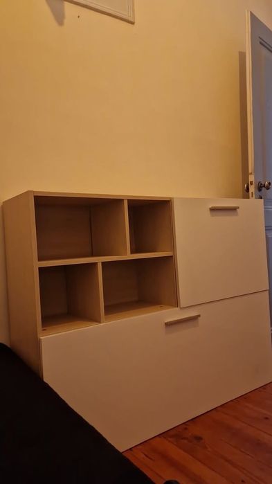 Quarto Acolhedor com Arte em Algés – Próximo ao centro de Lisboa