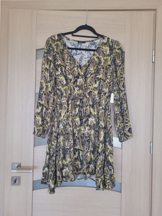 Medicine asymetryczna Sukienka L40 wiskoza wiskozy wężowy wzór