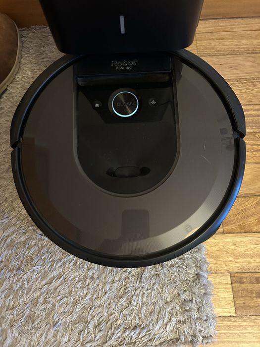 Aspirador Robot iRobot i8+ com clean base