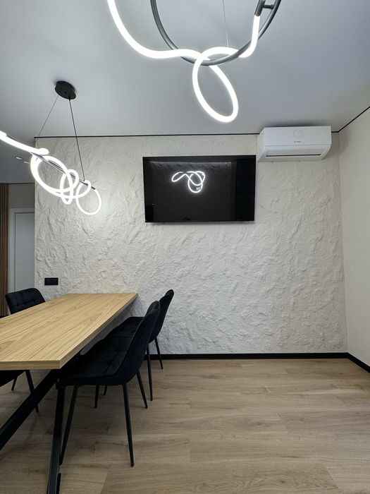 Велика 1-кімнатна квартира видова на Міське Озеро