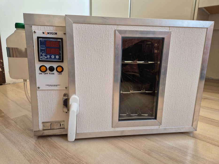 Cieplarka/inkubator do wychowu matek pszczelich 300 sztuk