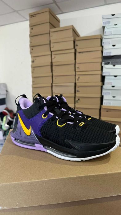 #4273 Nike LeBron Witness VII [US 9|27 cm] - NEW