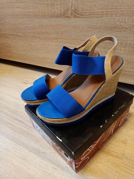 Sandalki koturna 38