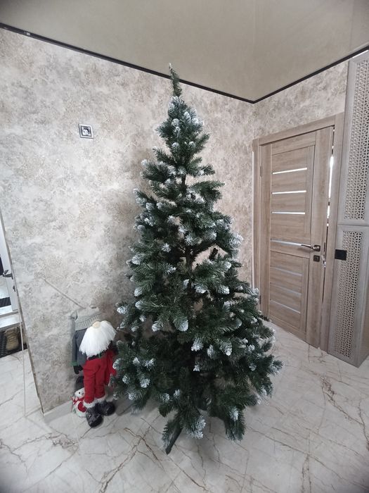 Штучна ялинка  з білим напилення