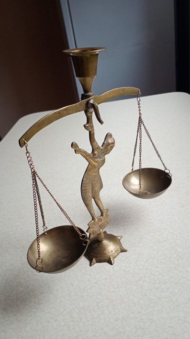 Mosiężna waga 27 cm wysokości