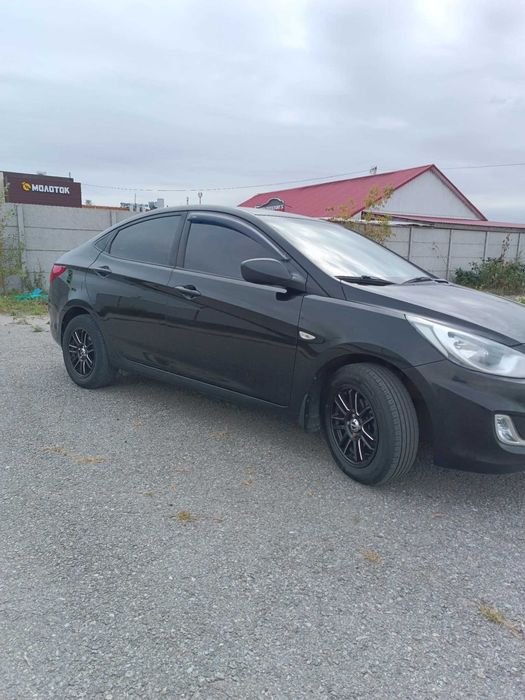 Хюндай акцент 2013рік газ 4