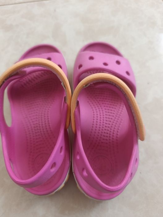 Босоніжки Crocs  на дівчинку