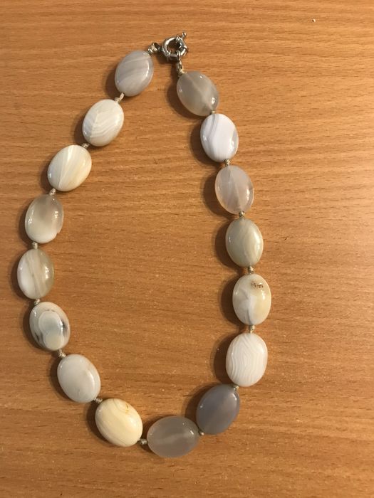 Біжутері, браслети, кольє