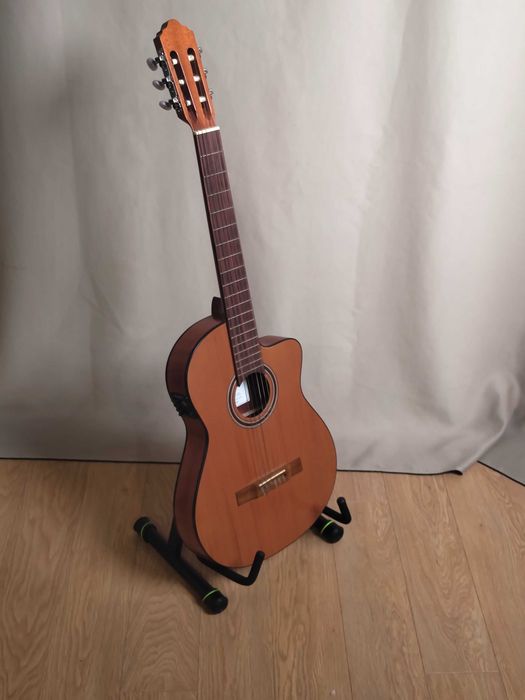Guitarra clássica / Violão Thomann Classica Fusion 1C CW Slim + case + suporte + cordas