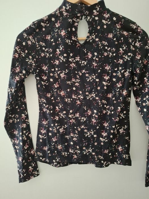 T-shirt Bershka nova
Tamanho S
96% Algodão e 4% elastano