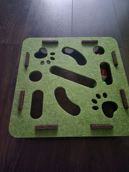 Игра ловушка с мячиками для котов