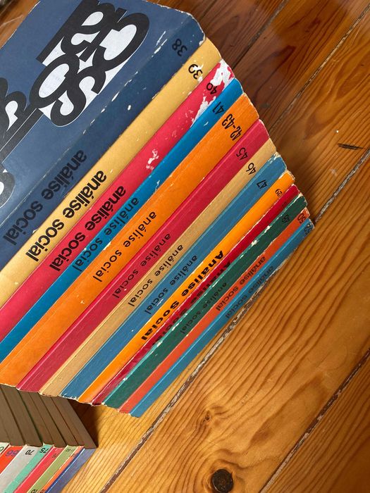 vários volumes revista Análise Social