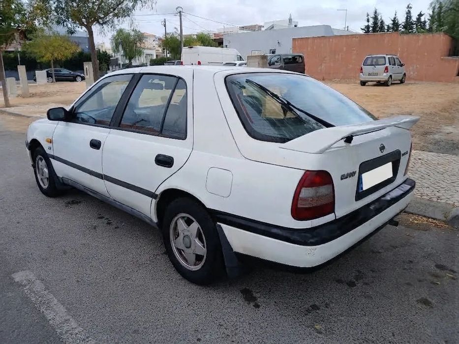 Nissan Sunny Hatchback 1.4 LX foto 4