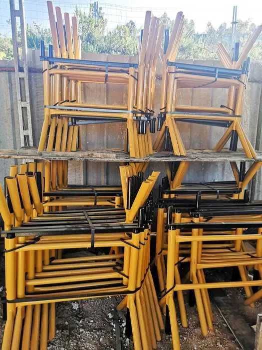 Cavalete Extensivo metálico c/ Encaixe para Guarda Costas - Novo