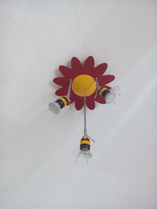 Candeeiro Abelha para quarto de criança