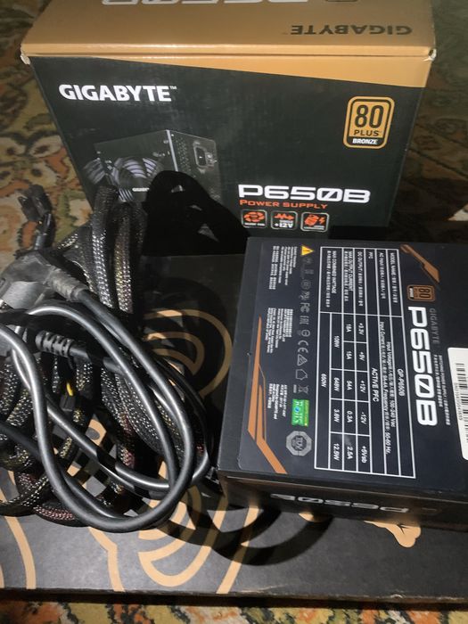 Gigabyte P650B 650W 80+ Bronze  майже новий ,з повним комплектом