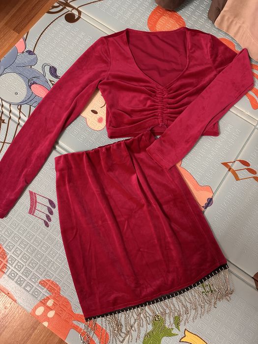 Малиновий костюм