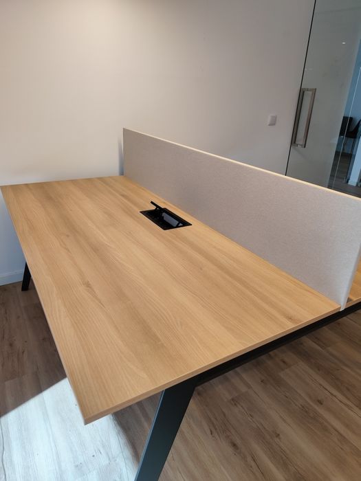 Secretária de 4 postos de trabalho