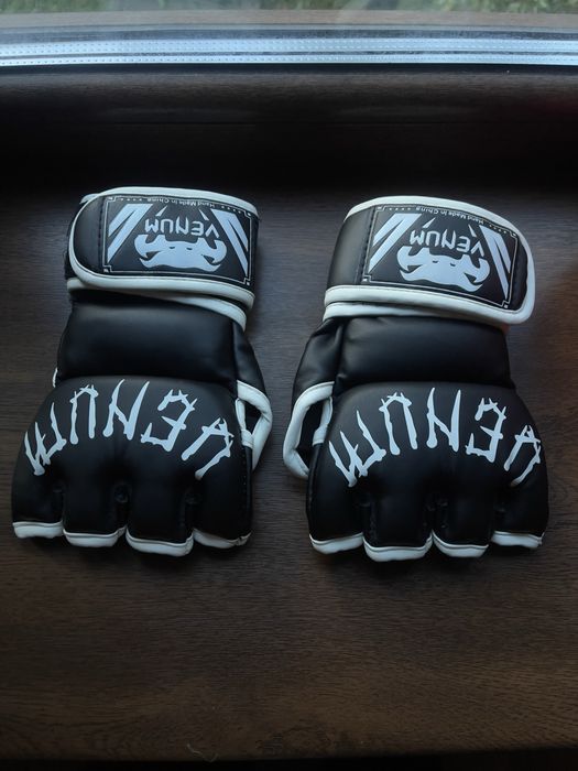 Шолом та рукавиці для ММА Venum ОПИС !