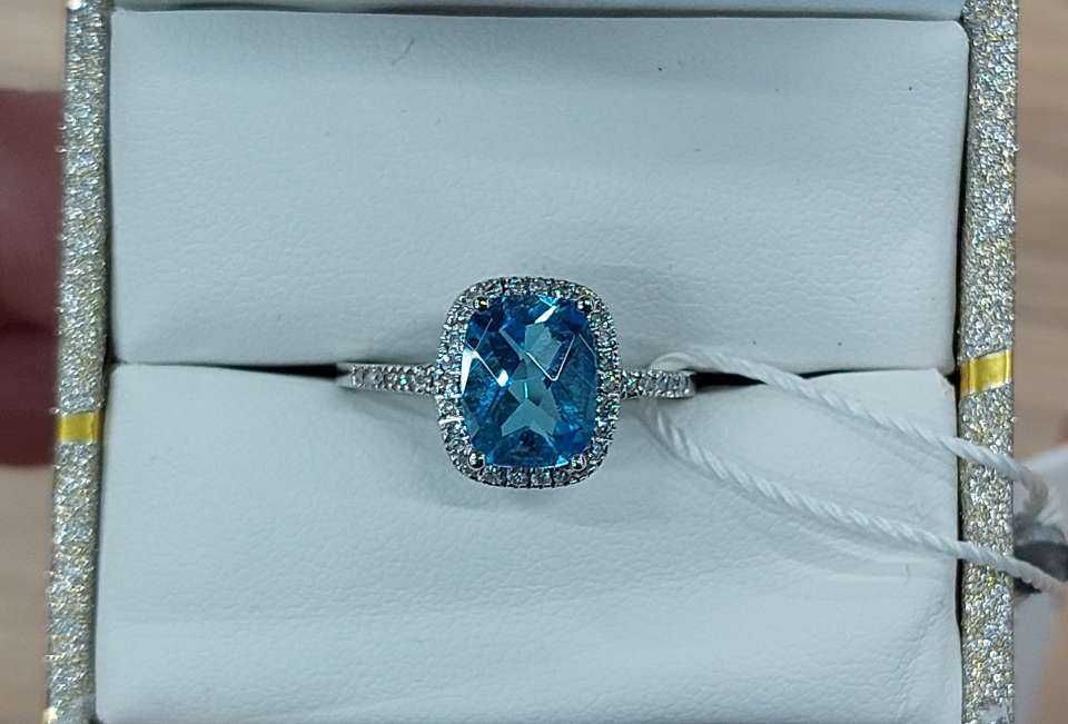 Золотое кольцо 585 проба Бриллианты Топаз Размер 17.25 Сертификат