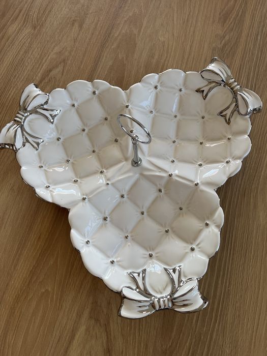 Biało-srebrna patera ceramiczna na owoce/słodycze