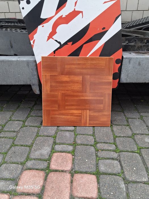 Płytki 450×450 ×7.2 mm 40 zł m2