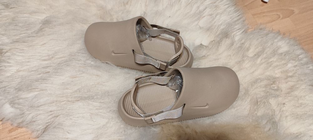 Hit chodaki  Nik klapki sandals logo R. 38/39 beż