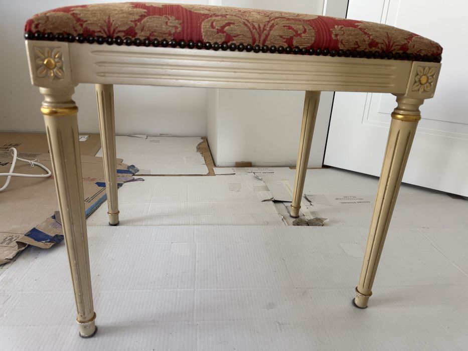 Taboret / pufa w stylu klasycznym tapicerowane siedzisko